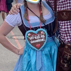 Women's oktoberfest wear
